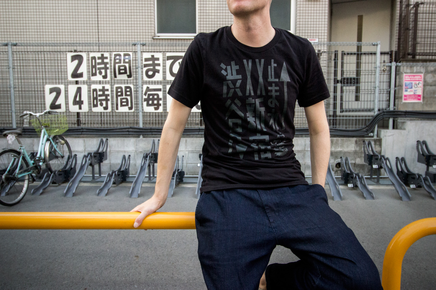 Tokyo Signs - Products inspired by the streets of Tokyo - Tokyo Roadmark Tshirt (black on black)